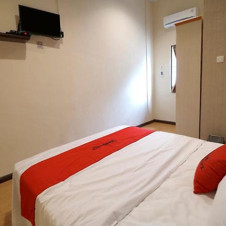 מדאן Reddoorz Plus Near Universitas Sumatera Utara מראה חיצוני תמונה